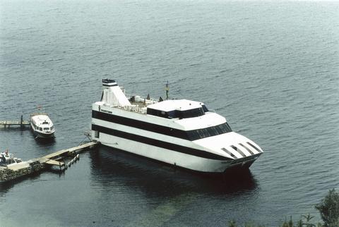 Day Cruise La Paz to Puno by Catamaran and buses Peru